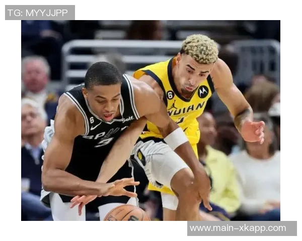 警察拦停步行者卡姆琼斯未停车逃逸引发追逐最终被捕