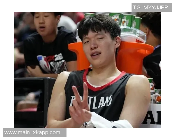 杨瀚森分享LA背靠背之旅心得：专注比赛与美食推荐包子店美味体验